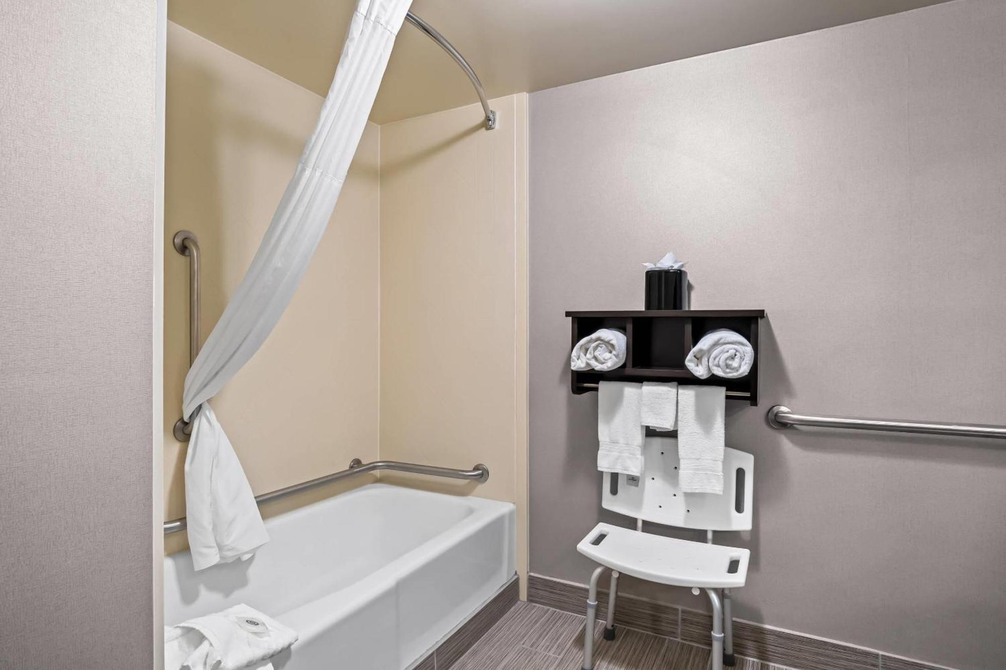 Comfort Inn Кадиллак Экстерьер фото